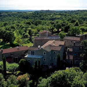 L'abbraccio Della Quercia - , Momjan Kroatien